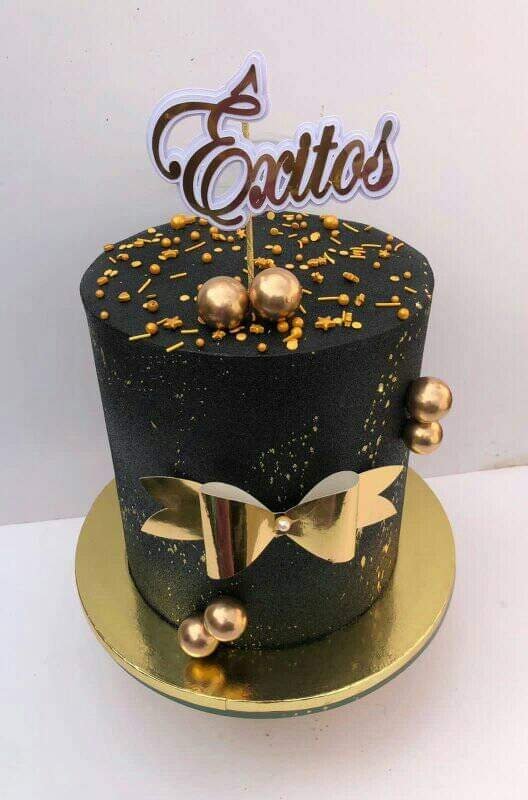 Bolo preto personalizado
